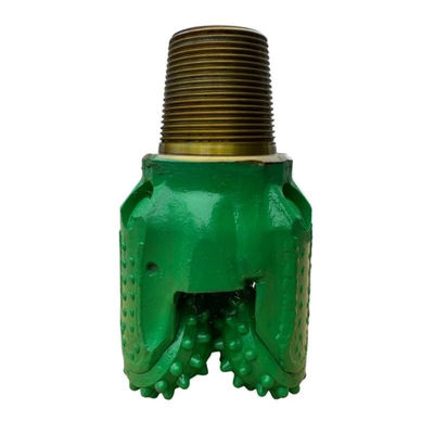 Le rouleau à cône de 6 pouces, le forage en tricone, est un peu plus grand que le forage à cône de 6 pouces.