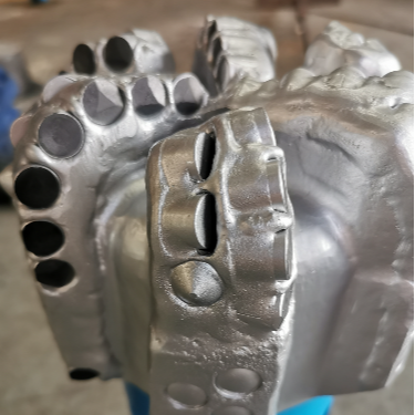 6-5/8 pouces de diamètre S613 PDC Forage bit API Reg Outil de forage